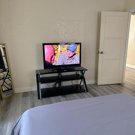 Entire Lovely 3-Bedroom Home W Yard, Parking Chula Vista Exteriér fotografie